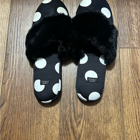 Victoria's Secret Black and White Polka Dot Slippers are a size Medium. - Picture 1 of 5